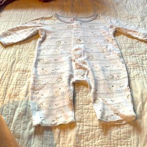 Magnetic outfit one piece. Easy changes. Size 6m